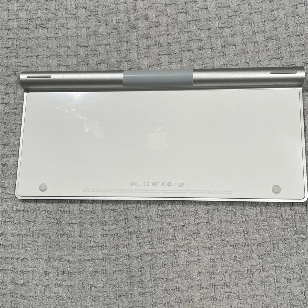 Apple Magic Keyboard A1314 Bluetooth Wireless Clean Tested Battery Powered